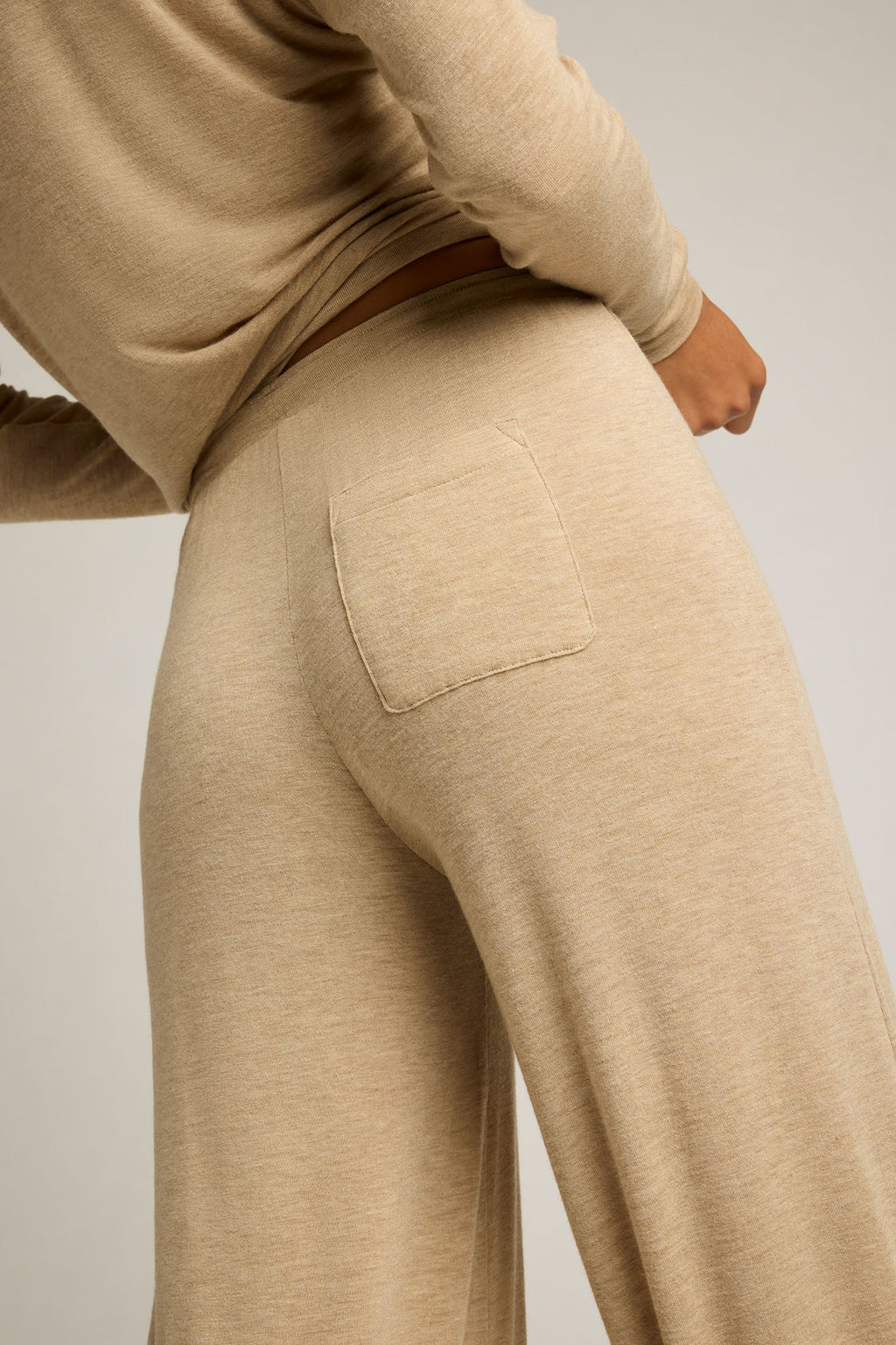 Fino Featherweight Cashmere Track Pant in Dune